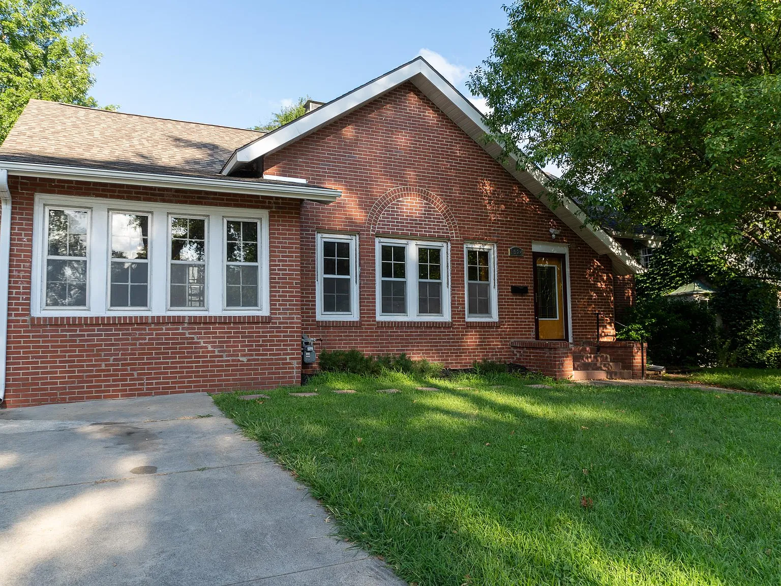 5 bed, 2669 sqft, $425 — Photo 2