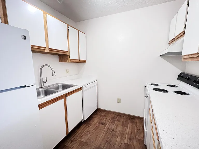 Wyndemere Apartments — Photo 65