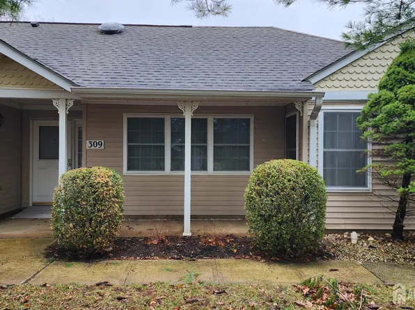 309 Kinglet Dr, Monroe Township, NJ 08831