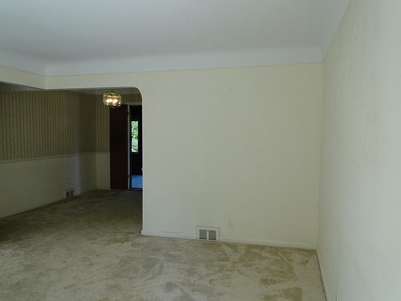 3rd image of 29059 Brody Ave