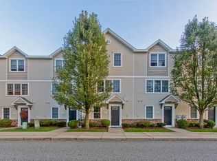 30 Regency Ct, Chicopee, MA 01020