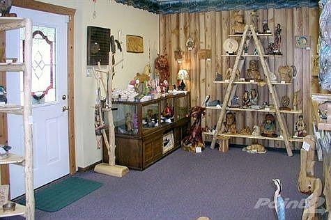 816 sq ft storefront