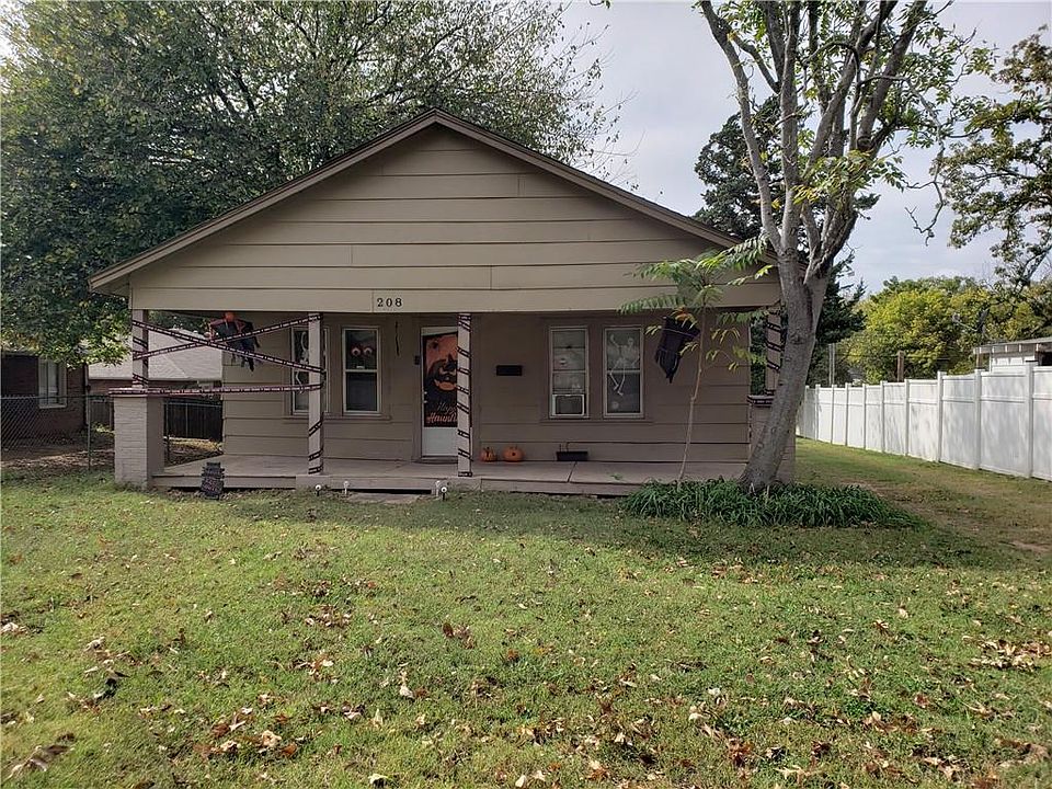 2nd image of 208 N Cleveland Ave