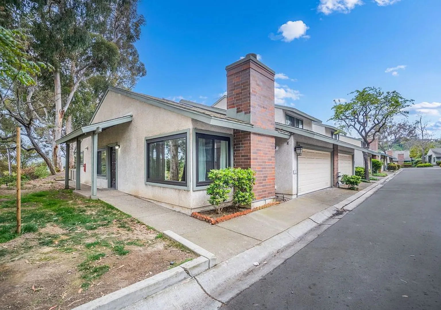 Coming Soon La Jolla UTC Renovated 3 bd /2 ba Townhome with Garage, Private Patio, + more! — Photo 1