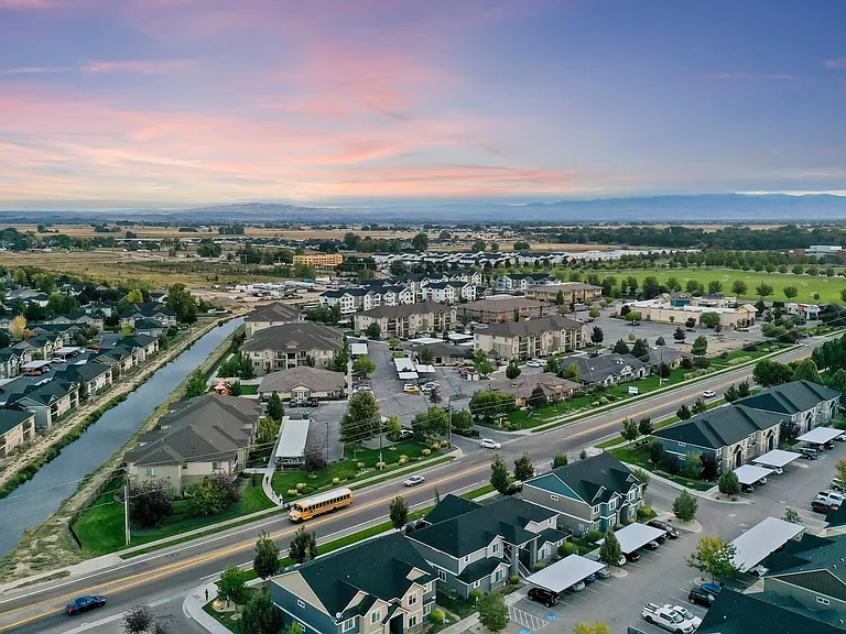 Aspen Creek Apartments — Photo 28