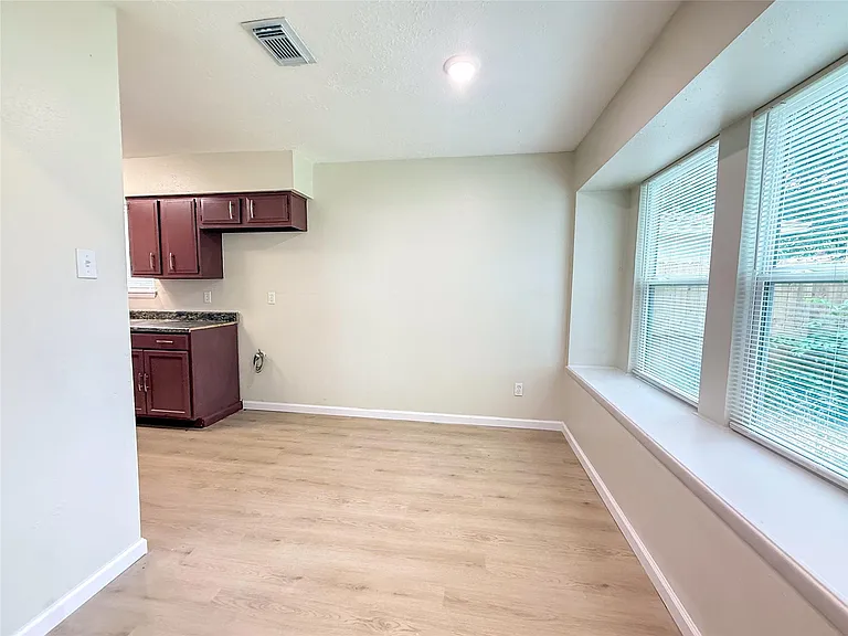 4251 Rosegate Dr — Photo 4