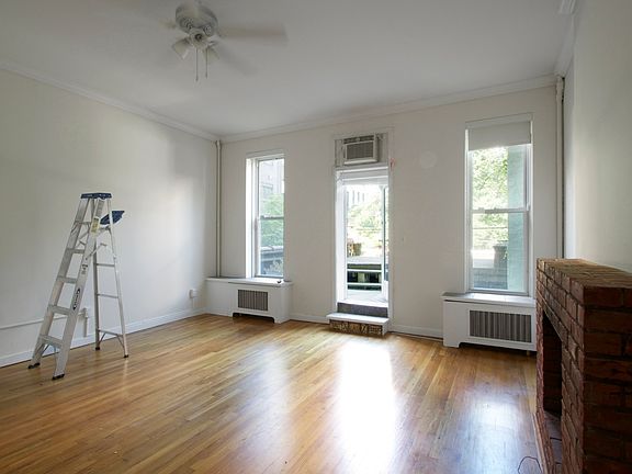 5th image of 1460 Lexington Ave