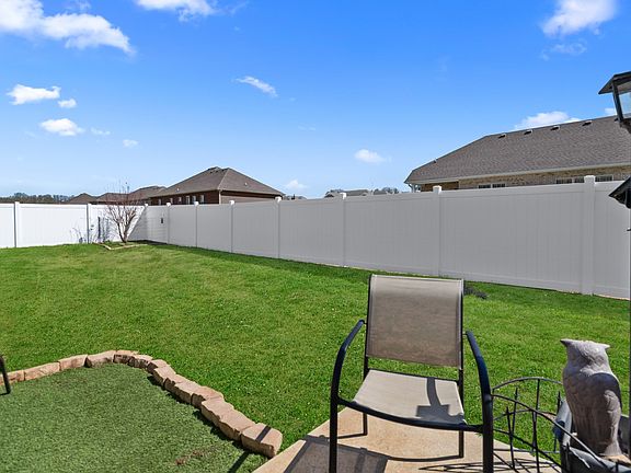 5th image of 290 Colonial Dr