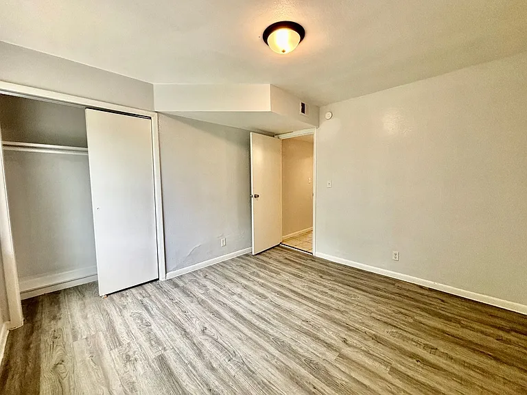 82 West — Photo 10