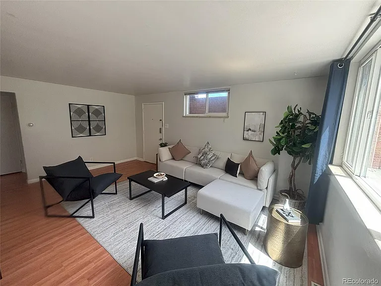 2515 S Williams St — Photo 4