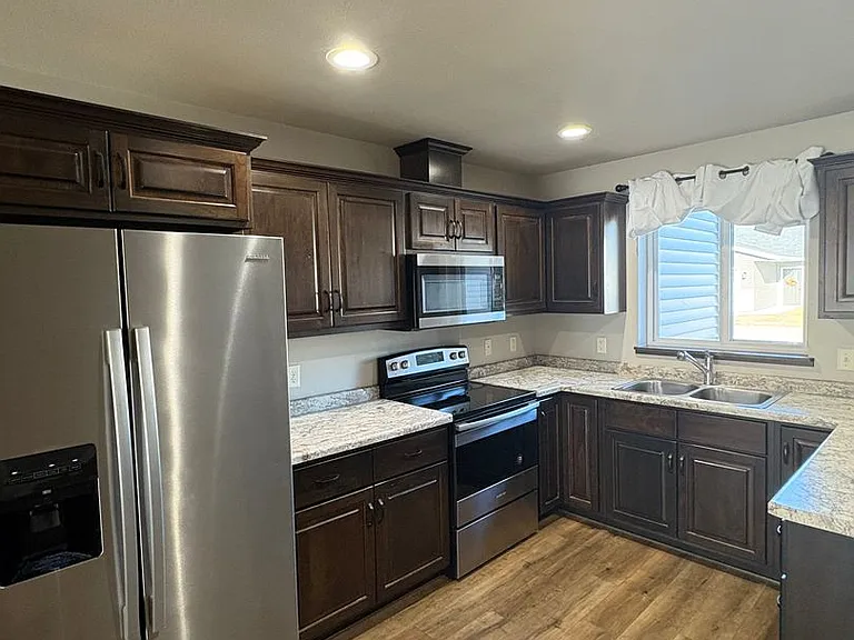 203 N Camelot Ln — Photo 3