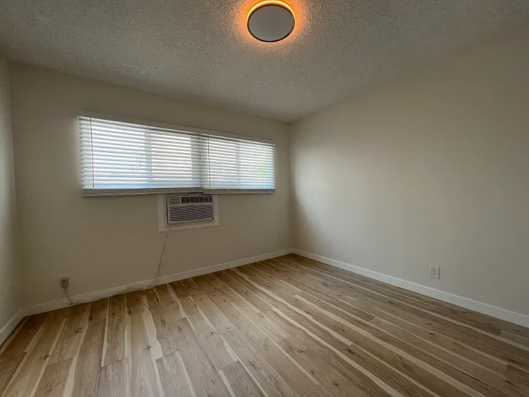4710 Vantage Ave #4 — Photo 14