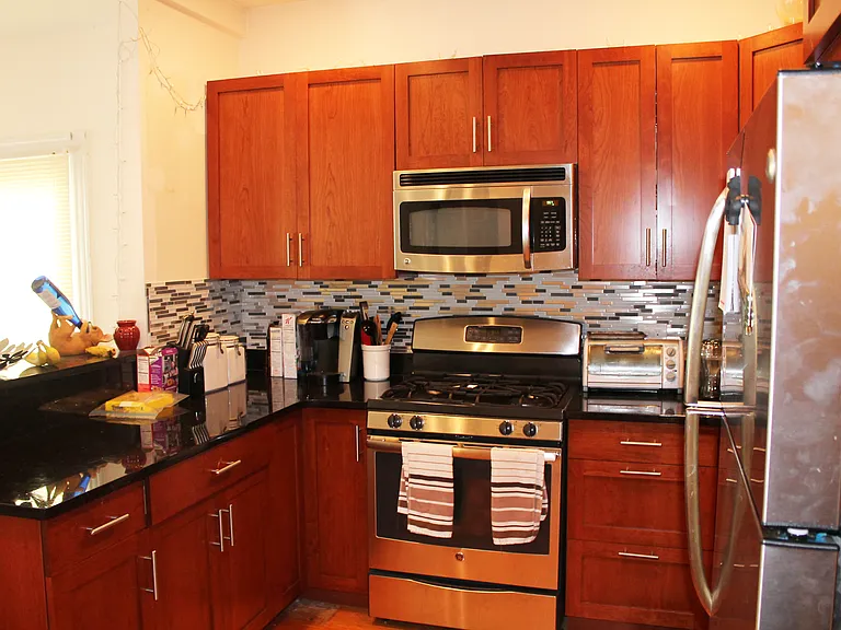 73 Perthshire Rd #B — Photo 5