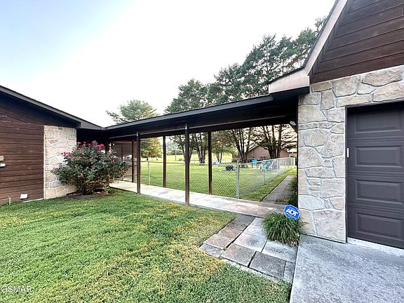 5th image of 1017 Valley View Cir