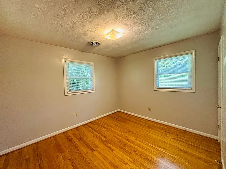 1105 Robin Rd — Photo 9