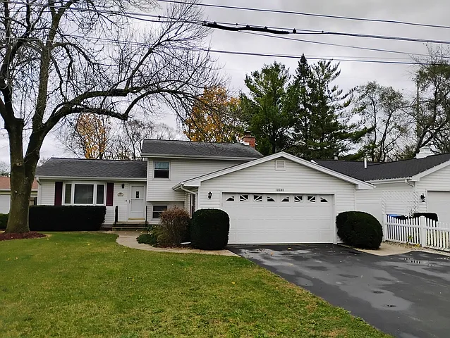 814 Foster Ave photo 1