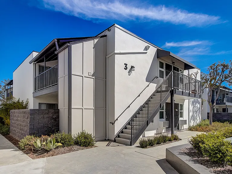 The Californian Apartments- HB — Photo 1