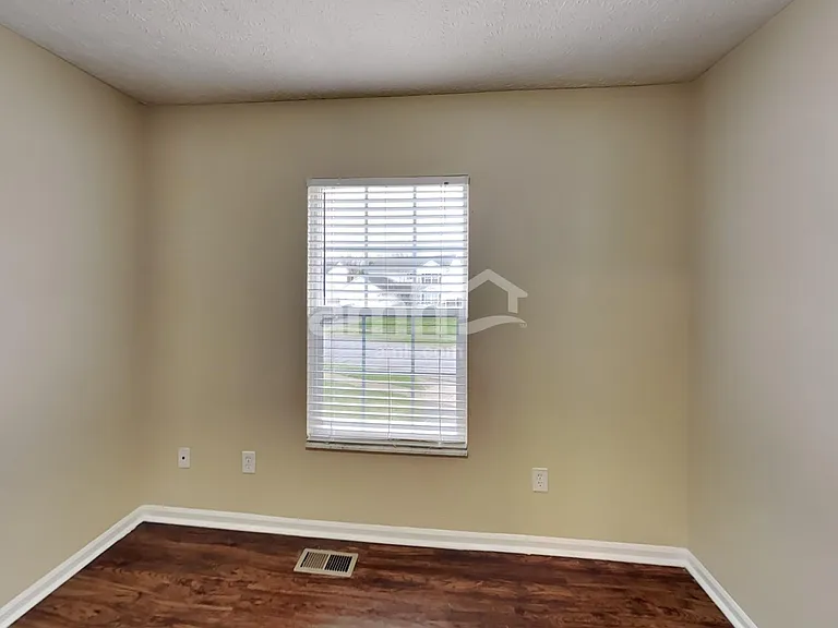 4024 Walnut Crossing Dr — Photo 17