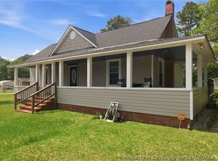 423 E Edinborough Ave, Raeford, NC 28376