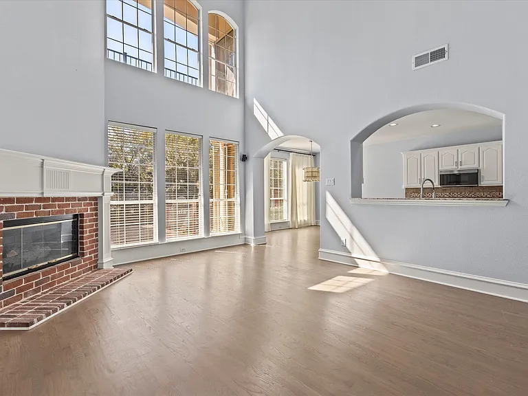 4223 Castle Rock Ct — Photo 3