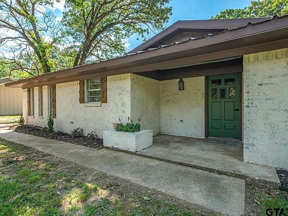 4th image of 703 Bowie St