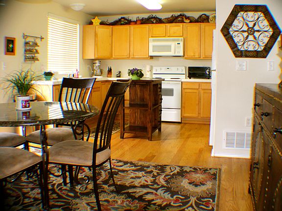Dining area / kitchen