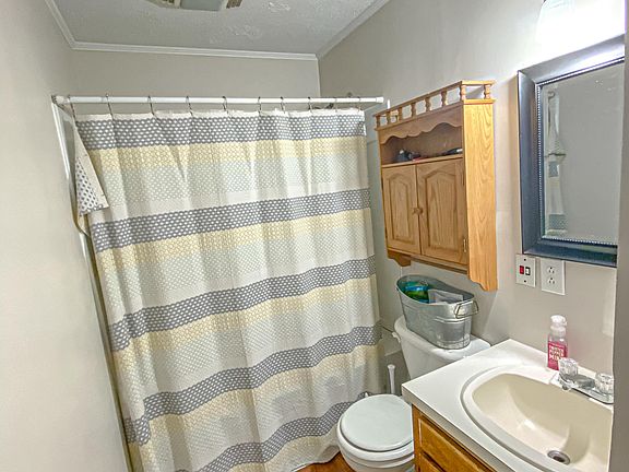 4th image of 1309 Barton St