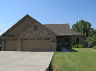 111 Hennessey St, Enid, OK 73701