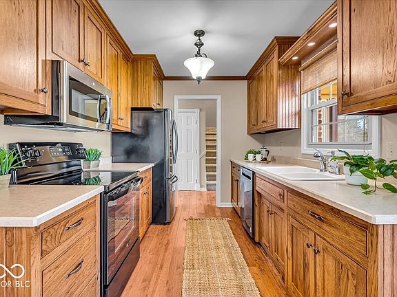 3rd image of 9715 Mallery Dr