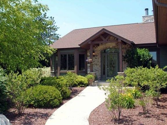 Nestled in a Lavish Lands