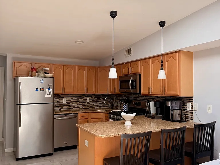 635 Bloomfield St #2 — Photo 7