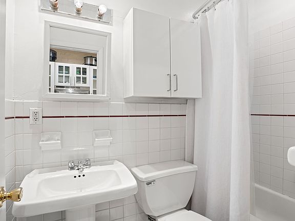 4th image of 103 Charles St APT 1RW