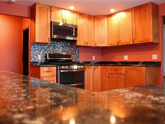 3rd image of 31 Bahama Ln