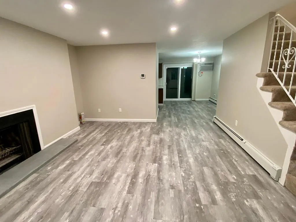 3 bed, 1.5 bath, 1400 sqft, $2,775 — Photo 2