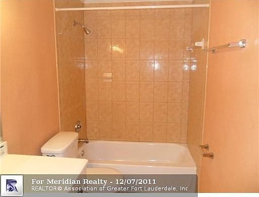 4th image of 3759 NW 20th St #705