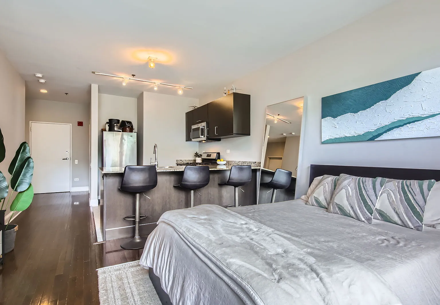 Studio, 515 sqft, $2,500 — Photo 4