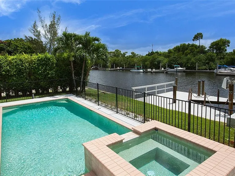 2048 Harbor Ln — Photo 26