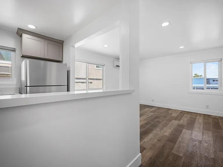 1101 N Flower St #1 — Photo 4