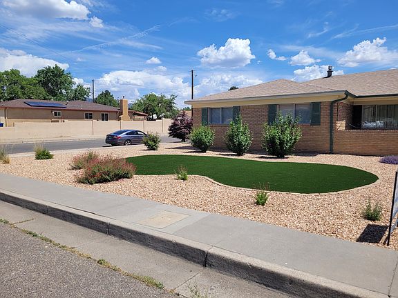 3rd image of 9804 Dorothy Pl NE
