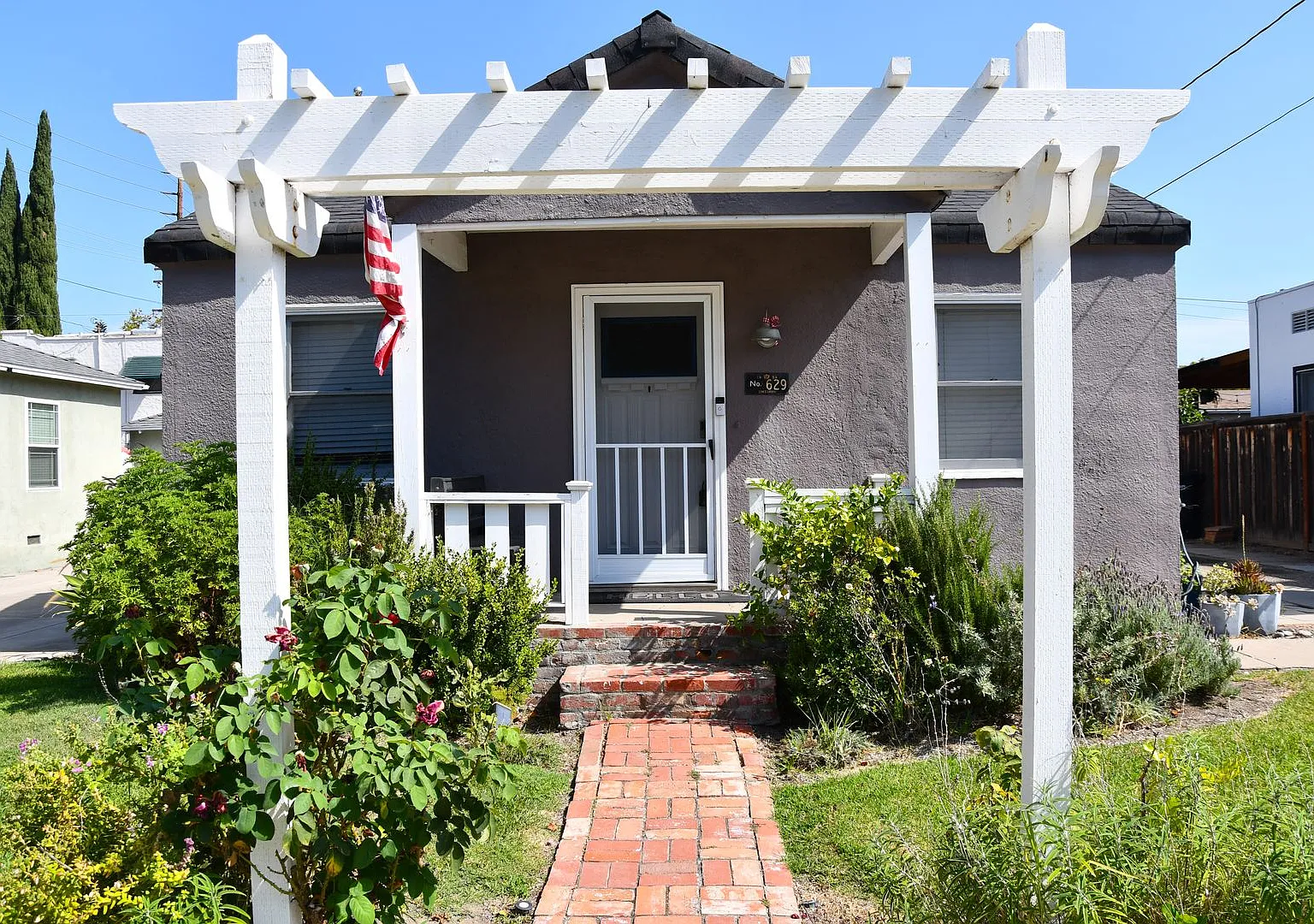 Old Towne Orange — Photo 1