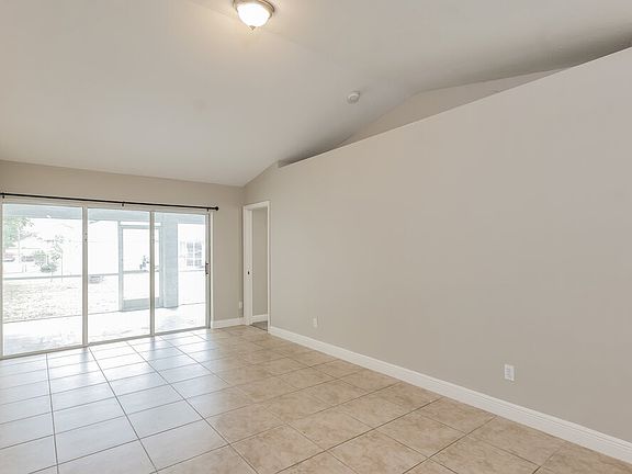 3rd image of 1110 SE 20th Ct
