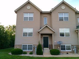 2011 S Austrian Pine St, Lockport, IL 60441