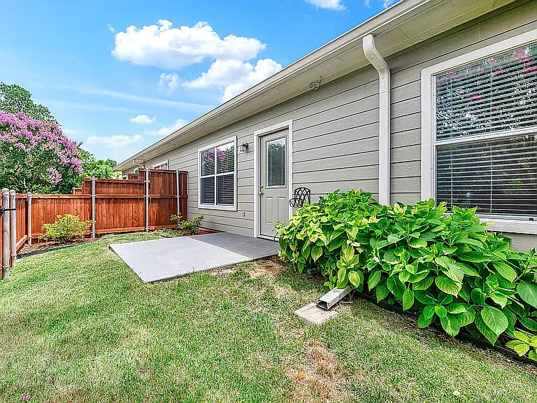 3105 Judge Holland Ln — Photo 3
