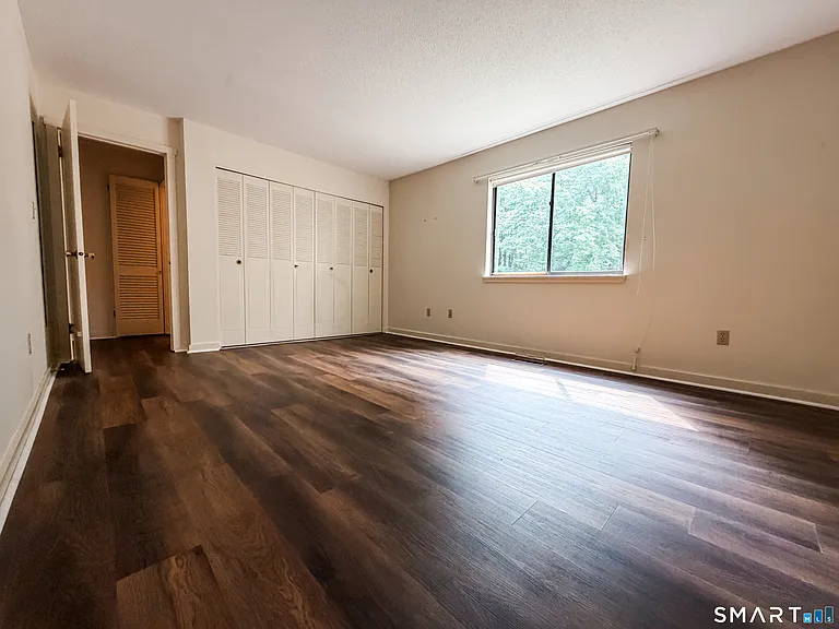 14 Greenbriar Dr #F — Photo 9