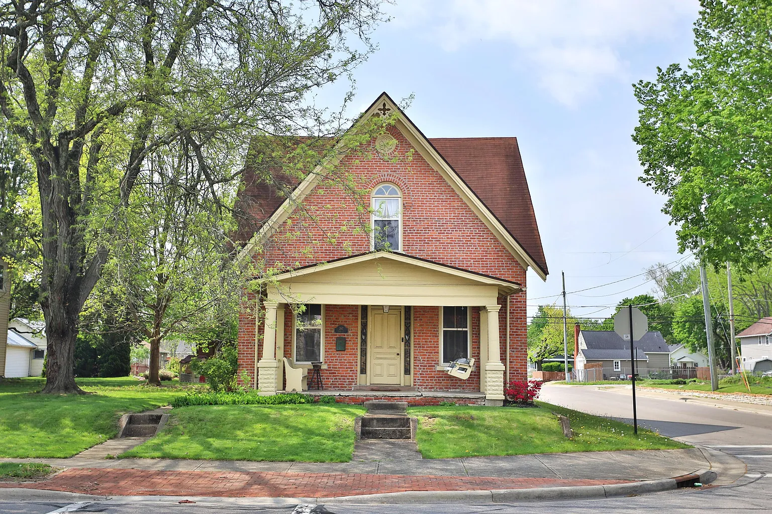 397 Main St photo 1