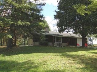 5011 Gunderson Rd, Waterford, WI 53185