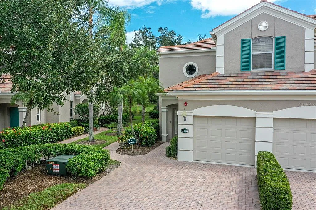 3 bed, 2.0 bath, 1969 sqft, $4,200 — Photo 1
