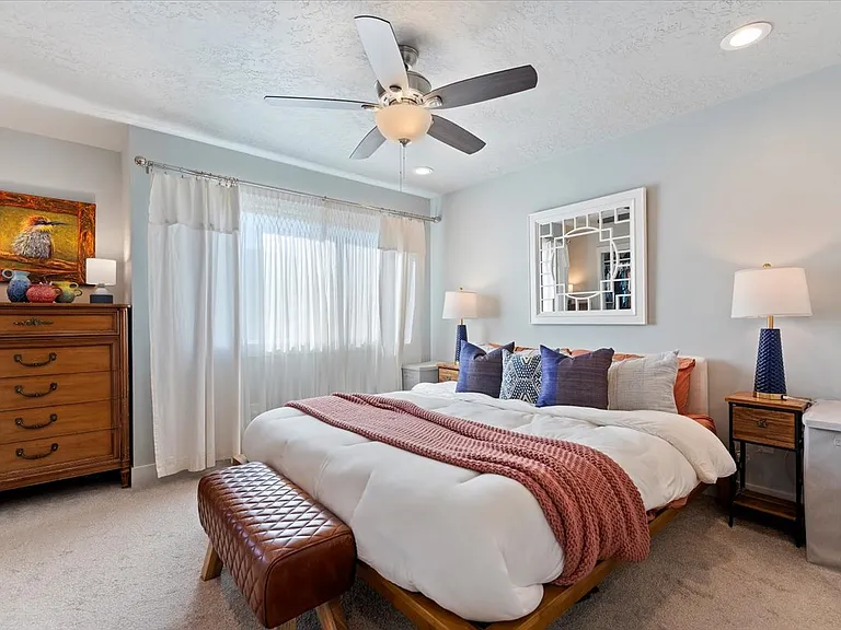 443 E Danika Ln — Photo 20