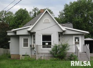 303 N Green St, Roanoke, IL