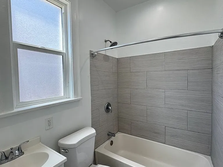 244 S Alexandria Ave — Photo 21